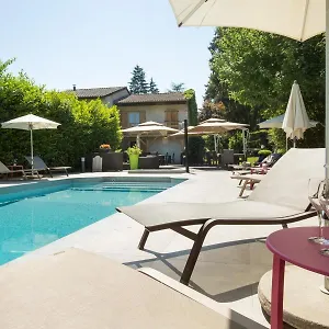 Logis Le Petit Casset Hotel